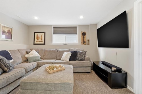 152 Vincent Close, Red Deer, AB - Indoor Photo Showing Living Room