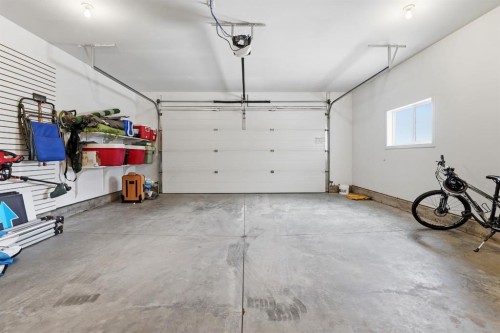 152 Vincent Close, Red Deer, AB - Indoor Photo Showing Garage