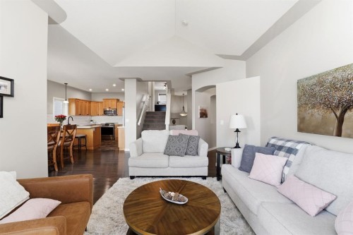 152 Vincent Close, Red Deer, AB - Indoor Photo Showing Living Room