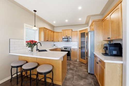 152 Vincent Close, Red Deer, AB - Indoor Photo Showing Kitchen