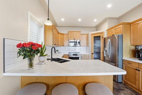 152 Vincent Close, Red Deer, AB - Indoor Photo Showing Kitchen With Double Sink With Upgraded Kitchen