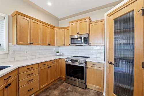 152 Vincent Close, Red Deer, AB - Indoor Photo Showing Kitchen