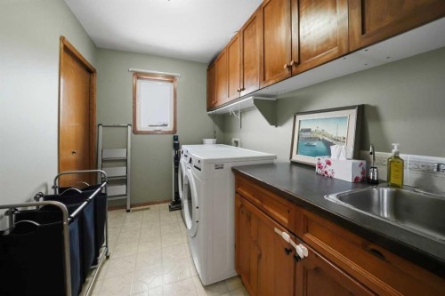 44 Duval Close, Red Deer, AB - Indoor Photo Showing Laundry Room