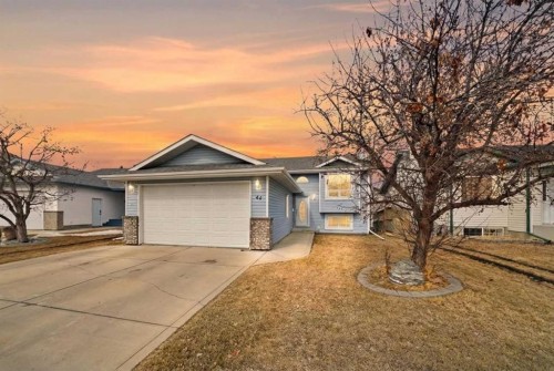 44 Duval Close  Red Deer, AB T4R 2Y7