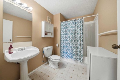 44 Duval Close, Red Deer, AB - Indoor Photo Showing Bathroom