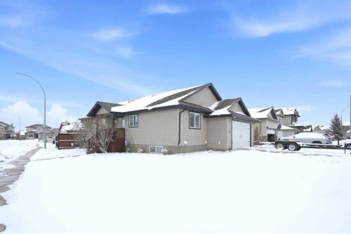 15 Logan Court  Sylvan Lake, AB T4S 2P4