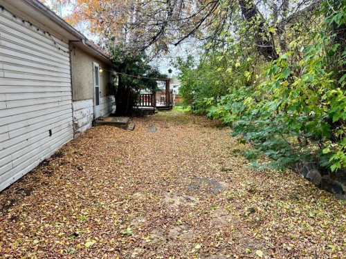 5019 50 Avenue, Caroline, AB 
