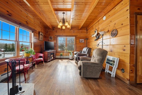 13 Destini Drive, White Sands, AB - Indoor Photo Showing Living Room