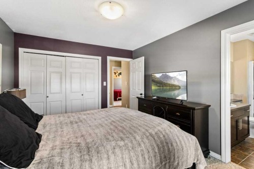 9 Cedar Crescent, Blackfalds, AB - Indoor Photo Showing Bedroom