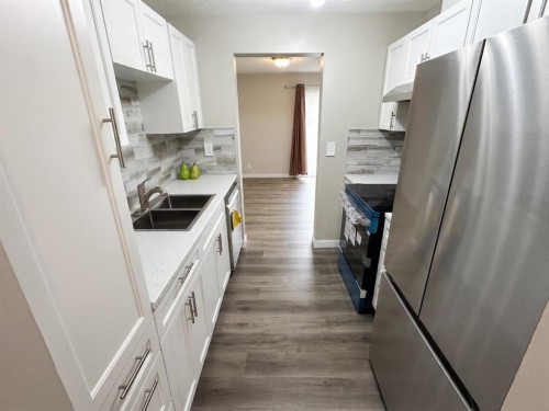 #16-5935 63 Street, Red Deer, AB - Indoor Photo Showing Kitchen With Stainless Steel Kitchen With Double Sink
