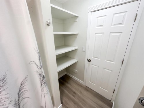 #16-5935 63 Street, Red Deer, AB - Indoor