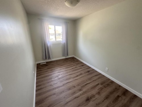 #16-5935 63 Street, Red Deer, AB - Indoor Photo Showing Other Room
