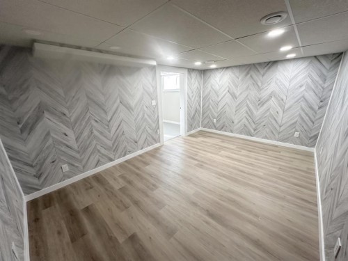 #16-5935 63 Street, Red Deer, AB - Indoor