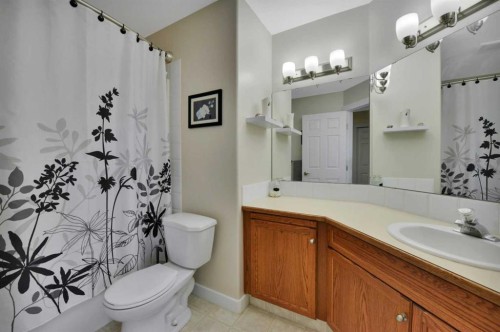 88 Premiere Crescent, Blackfalds, AB - Indoor Photo Showing Bathroom