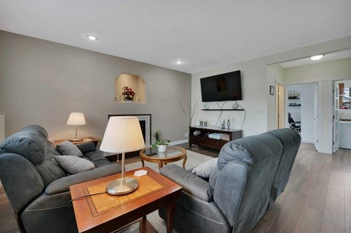 88 Premiere Crescent, Blackfalds, AB - Indoor Photo Showing Living Room