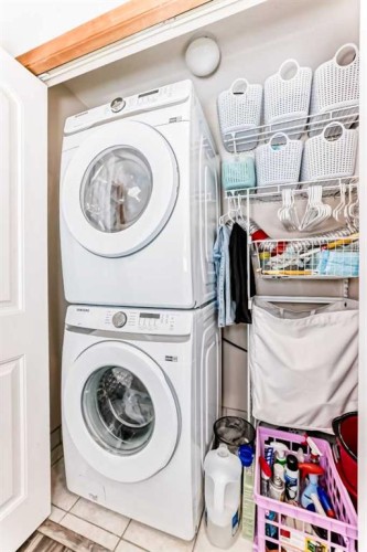 42 Jade Place, Red Deer, AB - Indoor Photo Showing Laundry Room