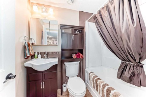42 Jade Place, Red Deer, AB - Indoor Photo Showing Bathroom