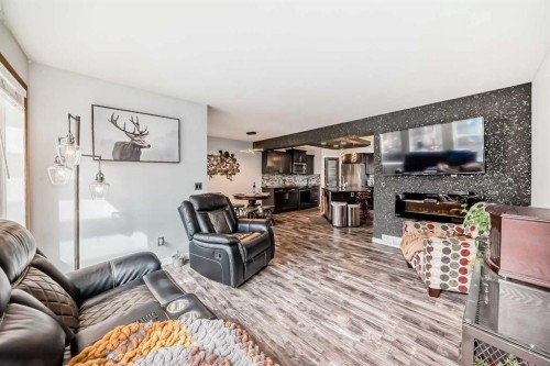 42 Jade Place, Red Deer, AB - Indoor Photo Showing Living Room