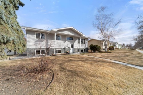 5722 Marler Drive  Camrose, AB T4V 2S8