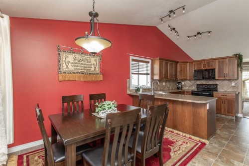 229 Jaspar Crescent, Red Deer, AB - Indoor Photo Showing Dining Room