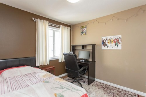 229 Jaspar Crescent, Red Deer, AB - Indoor Photo Showing Bedroom