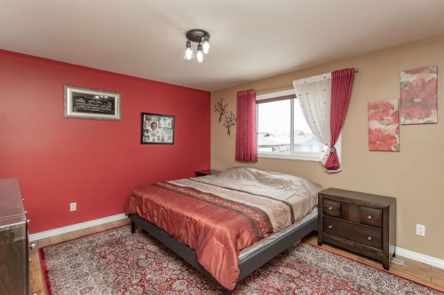 229 Jaspar Crescent, Red Deer, AB - Indoor Photo Showing Bedroom