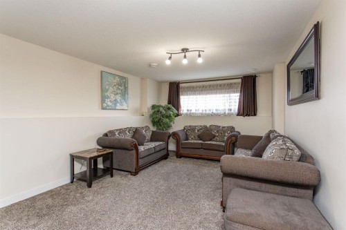 229 Jaspar Crescent, Red Deer, AB - Indoor Photo Showing Living Room