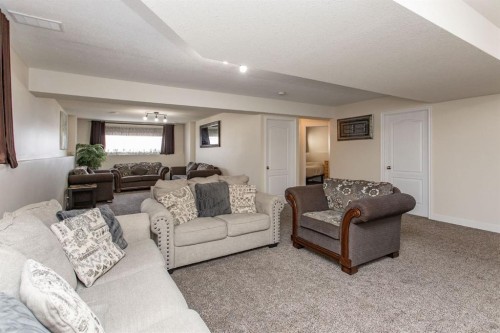 229 Jaspar Crescent, Red Deer, AB - Indoor Photo Showing Living Room