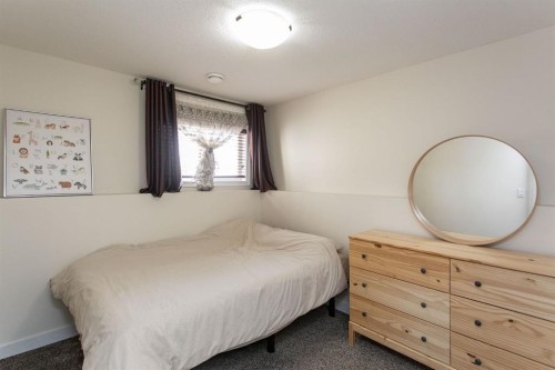 229 Jaspar Crescent, Red Deer, AB - Indoor Photo Showing Bedroom