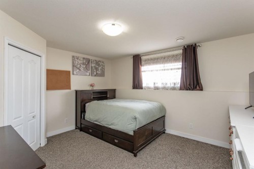 229 Jaspar Crescent, Red Deer, AB - Indoor Photo Showing Bedroom