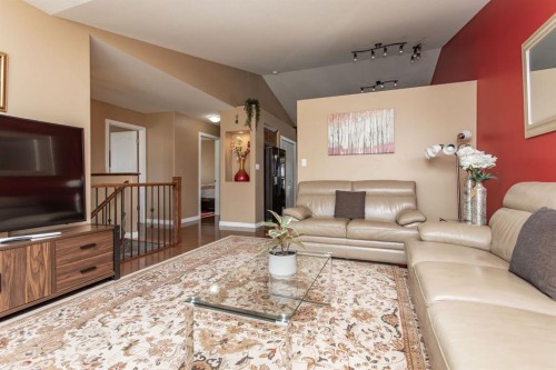 229 Jaspar Crescent, Red Deer, AB - Indoor Photo Showing Living Room