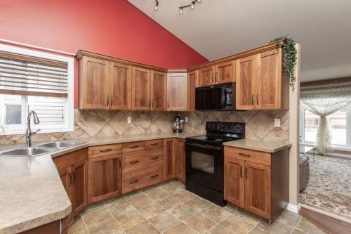 229 Jaspar Crescent, Red Deer, AB - Indoor Photo Showing Kitchen With Double Sink