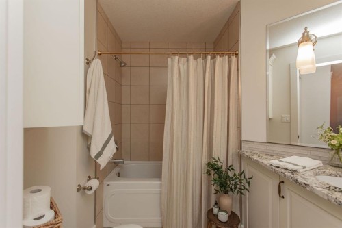 21 Dandell Close, Red Deer, AB - Indoor Photo Showing Bathroom