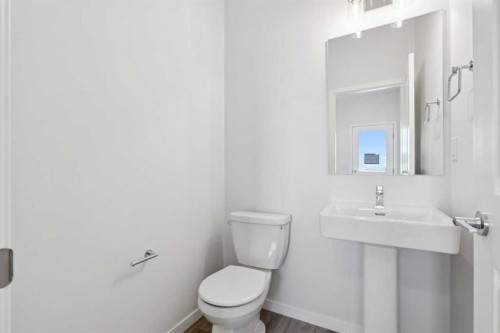 74 Lucas Heath Nw, Calgary, AB - Indoor Photo Showing Bathroom