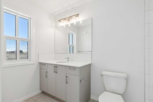 74 Lucas Heath Nw, Calgary, AB - Indoor Photo Showing Bathroom