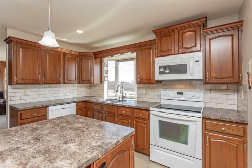 13 43 Avenue Close, Lacombe, AB - Indoor Photo Showing Kitchen With Double Sink