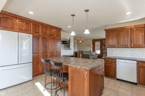 13 43 Avenue Close, Lacombe, AB - Indoor Photo Showing Kitchen