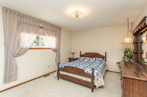 13 43 Avenue Close, Lacombe, AB - Indoor Photo Showing Bedroom