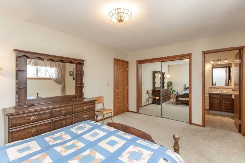 13 43 Avenue Close, Lacombe, AB - Indoor Photo Showing Bedroom