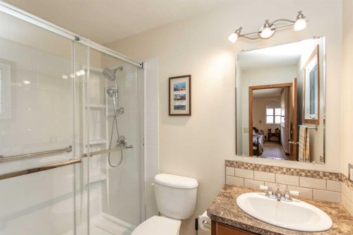 13 43 Avenue Close, Lacombe, AB - Indoor Photo Showing Bathroom