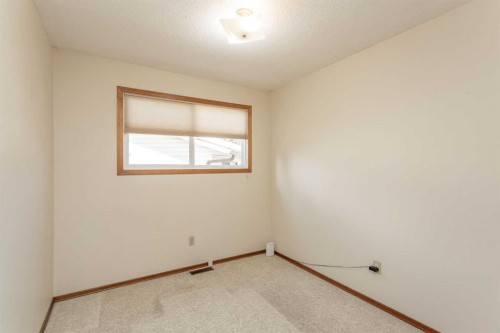 13 43 Avenue Close, Lacombe, AB - Indoor Photo Showing Other Room