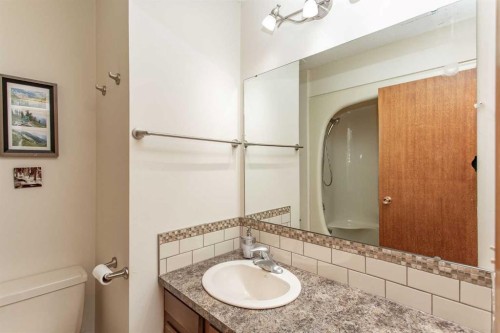 13 43 Avenue Close, Lacombe, AB - Indoor Photo Showing Bathroom