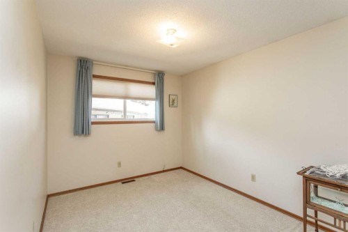 13 43 Avenue Close, Lacombe, AB - Indoor Photo Showing Other Room