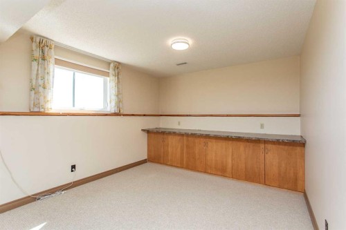 13 43 Avenue Close, Lacombe, AB - Indoor Photo Showing Other Room