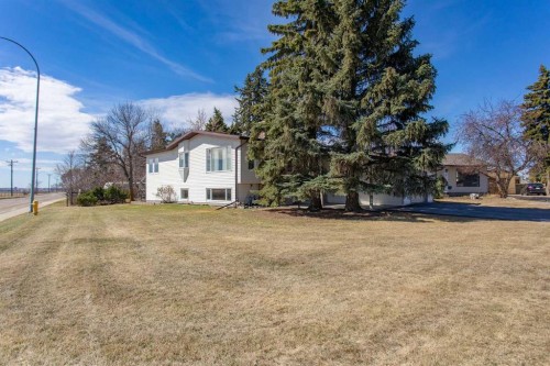 13 43 Avenue Close, Lacombe, AB - Outdoor