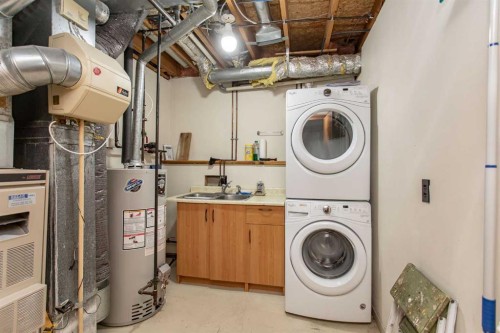 13 43 Avenue Close, Lacombe, AB - Indoor Photo Showing Laundry Room