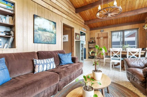 1225 Breakers Way, Sunbreaker Cove, AB - Indoor Photo Showing Living Room