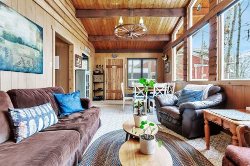 1225 Breakers Way, Sunbreaker Cove, AB - Indoor Photo Showing Living Room