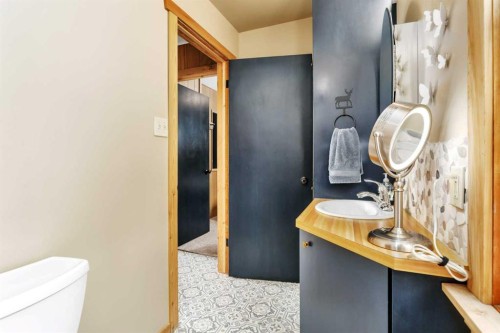 1225 Breakers Way, Sunbreaker Cove, AB - Indoor Photo Showing Bathroom