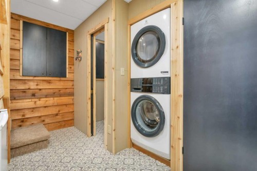 1225 Breakers Way, Sunbreaker Cove, AB - Indoor Photo Showing Laundry Room